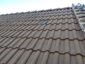 changement tuile cassee viarmes 95